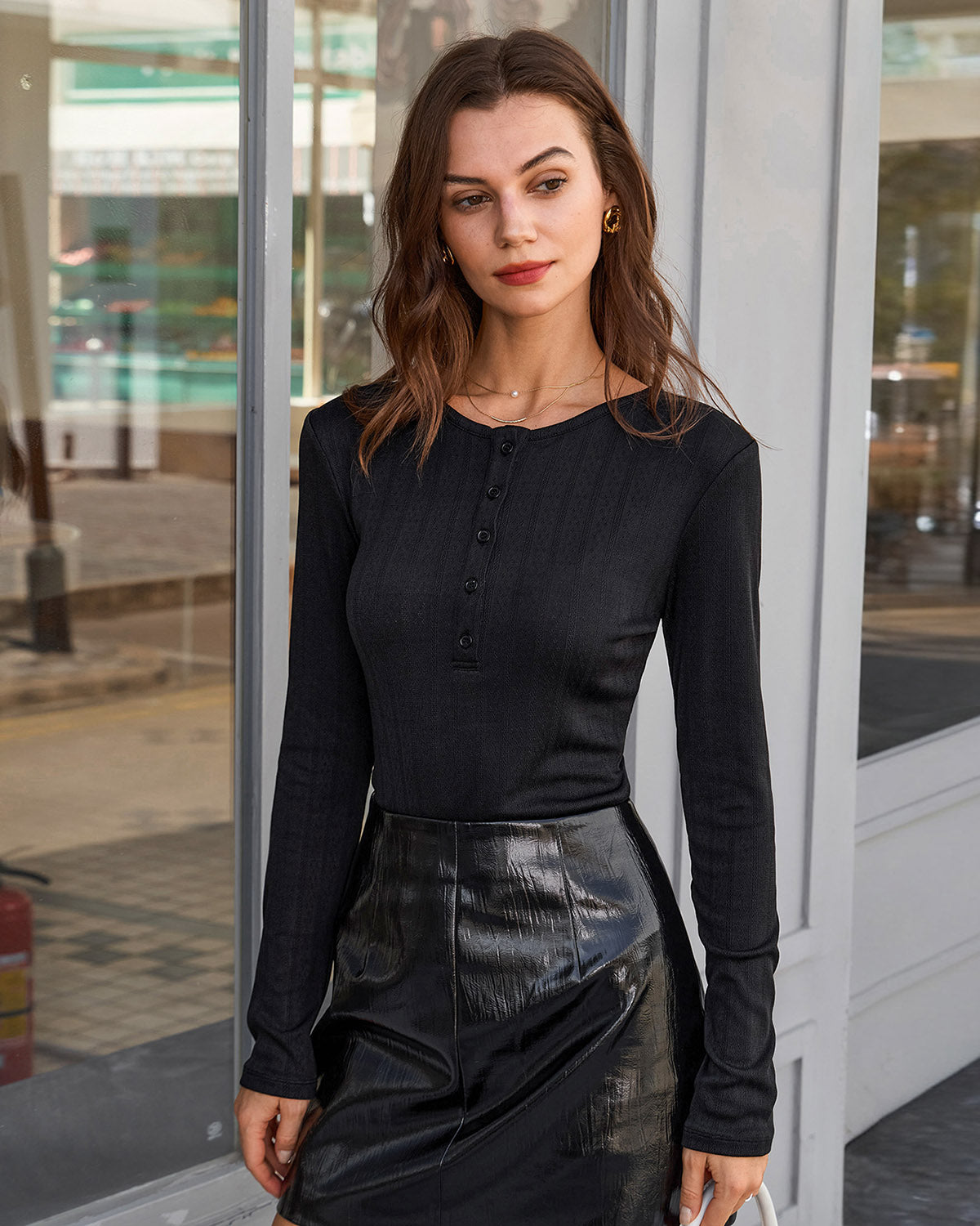 Black Round Neck Slim Knit Tee